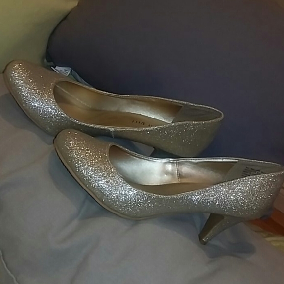 (3/$80) NWOT Golden Glitter Heels - Picture 2 of 5